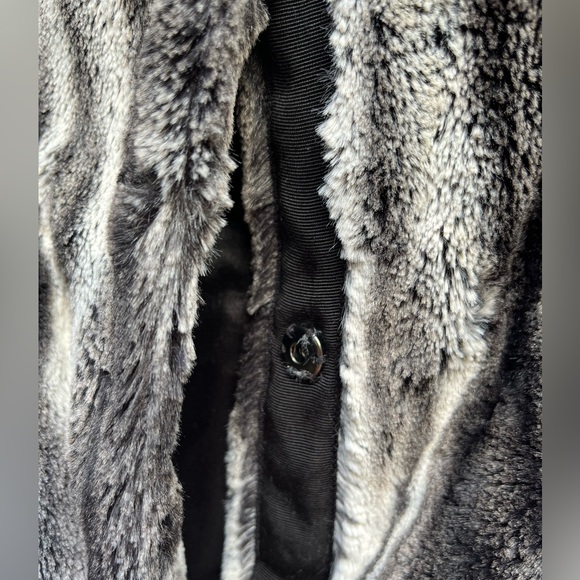 Tahari black/gray/white zebra pattern faux fur vest, waist tie, snap closure, M - Picture 5 of 11
